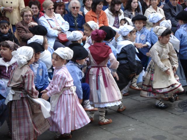 Grupo de Danza Berriztasuna de Portugalete (Actuacin grupo infantil)