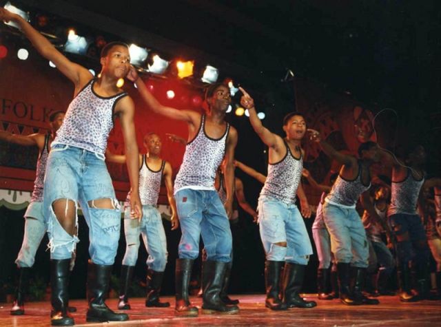 25 jaialdia THABISONG YOUTH CLUB - SUDAFRICA (1999).